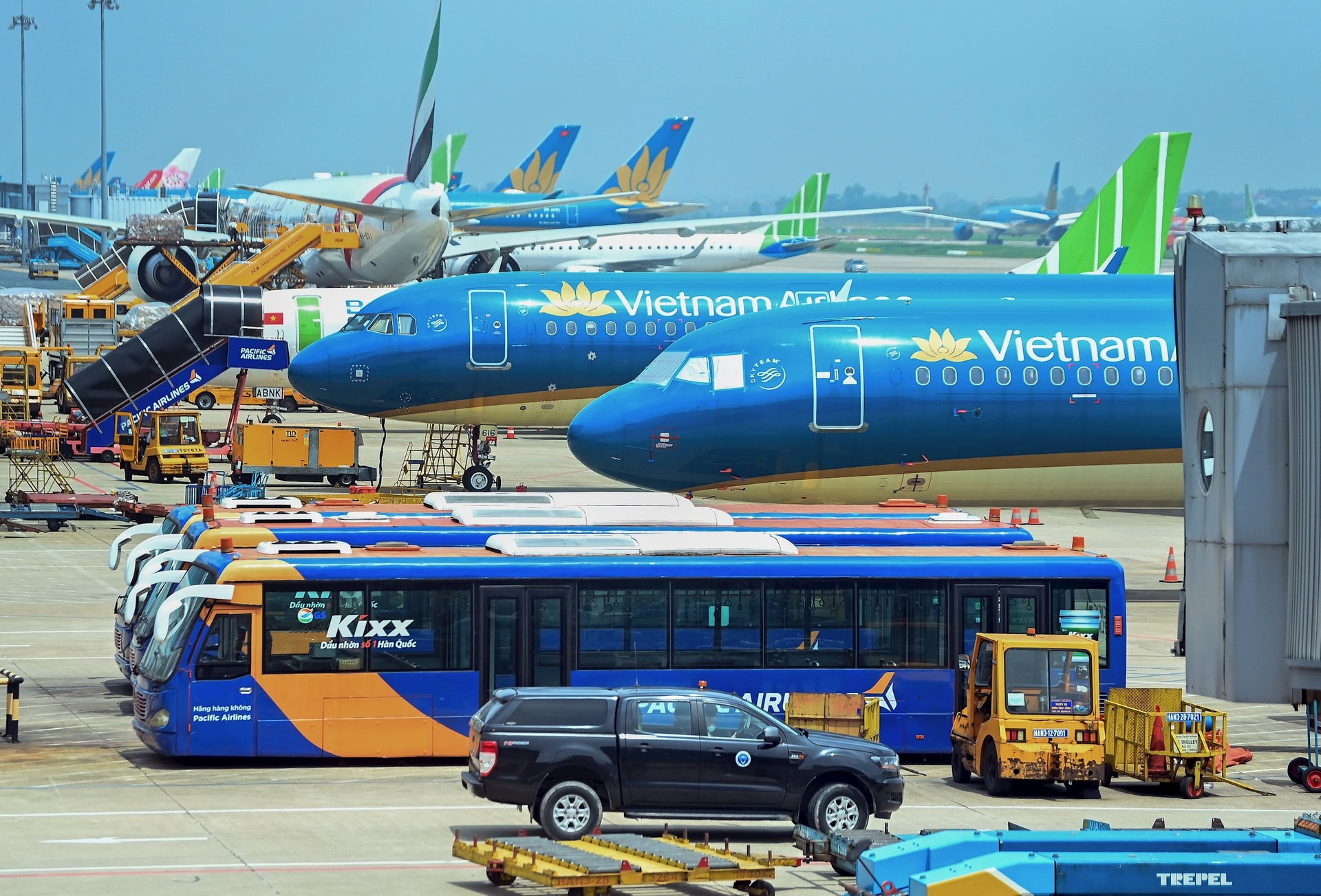 Vietnam Airlines đang phải tạm dừng 12 máy bay A321NEO dưới mặt đất do ảnh hưởng bởi triệu lệnh hồi động cơ của nhà sản xuất Pratt & Whitney. Ảnh: VNA.