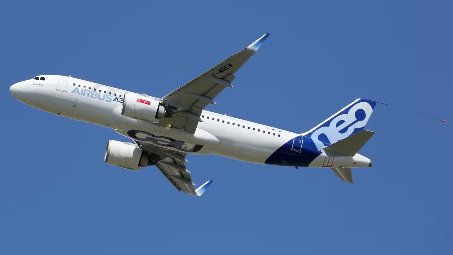 airbus-a320neo-taking-off-on-a-flight-from-tls-shutterstock_286849040.jpg