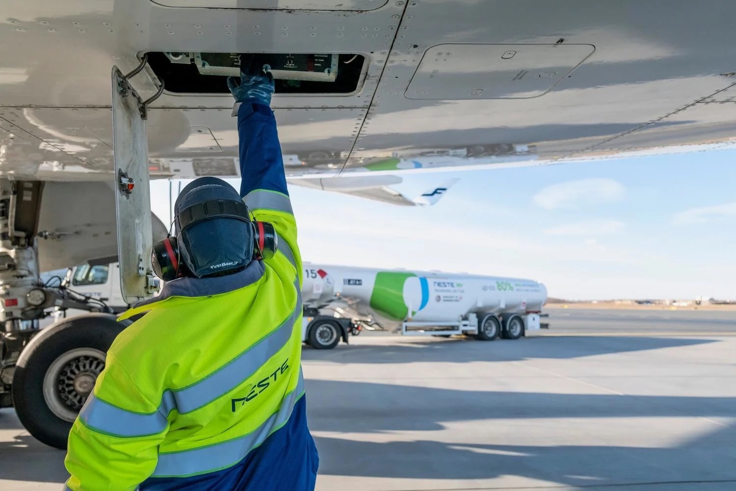 sustainable-jet-fuel_tanker-truck-at-airport.jpg