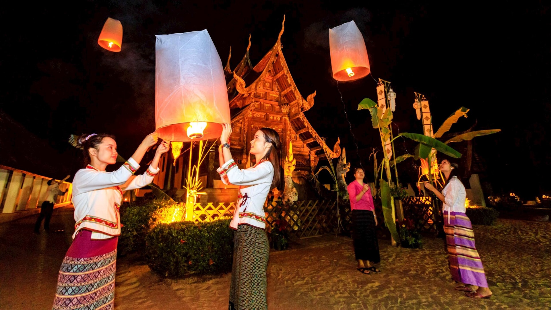 world-night-view-heritage-yi-peng-festival-at-wat-ton-kwen-chiang-mai-scaled.jpg