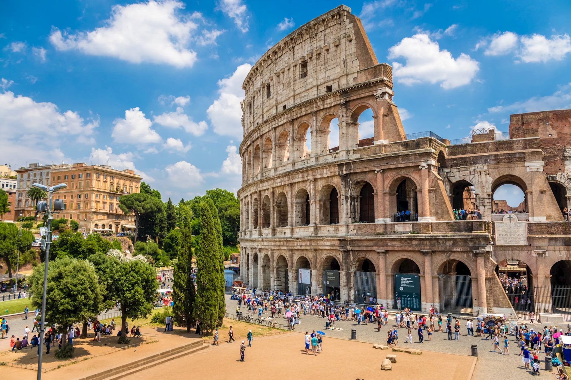 colosseum-daylight-rome-italy_3x2.jpg