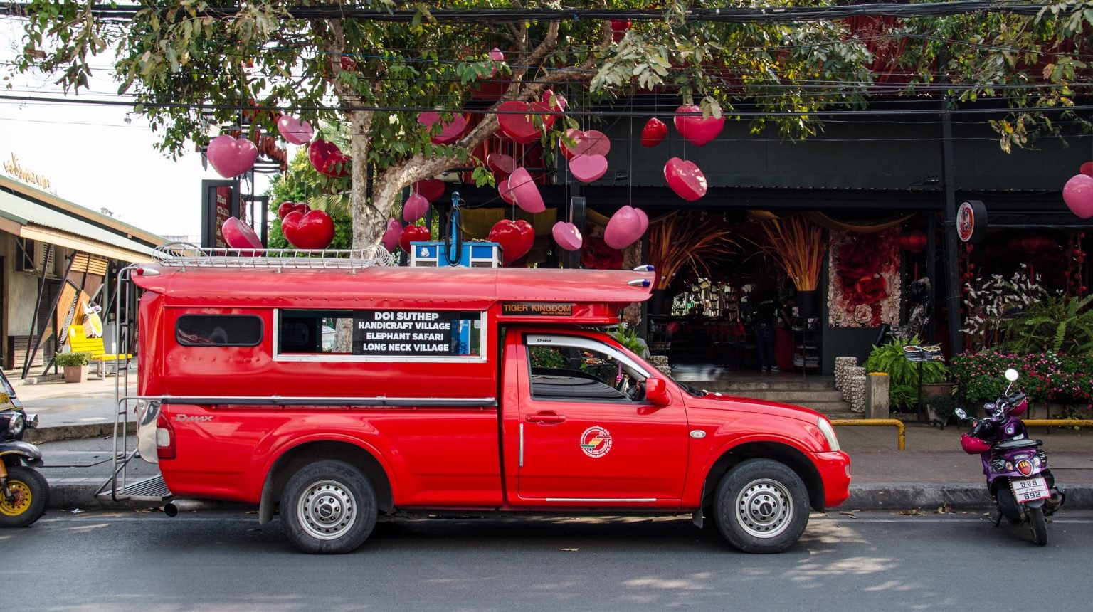 songthaew-in-chiang-mai-01-1536x860-1.jpg