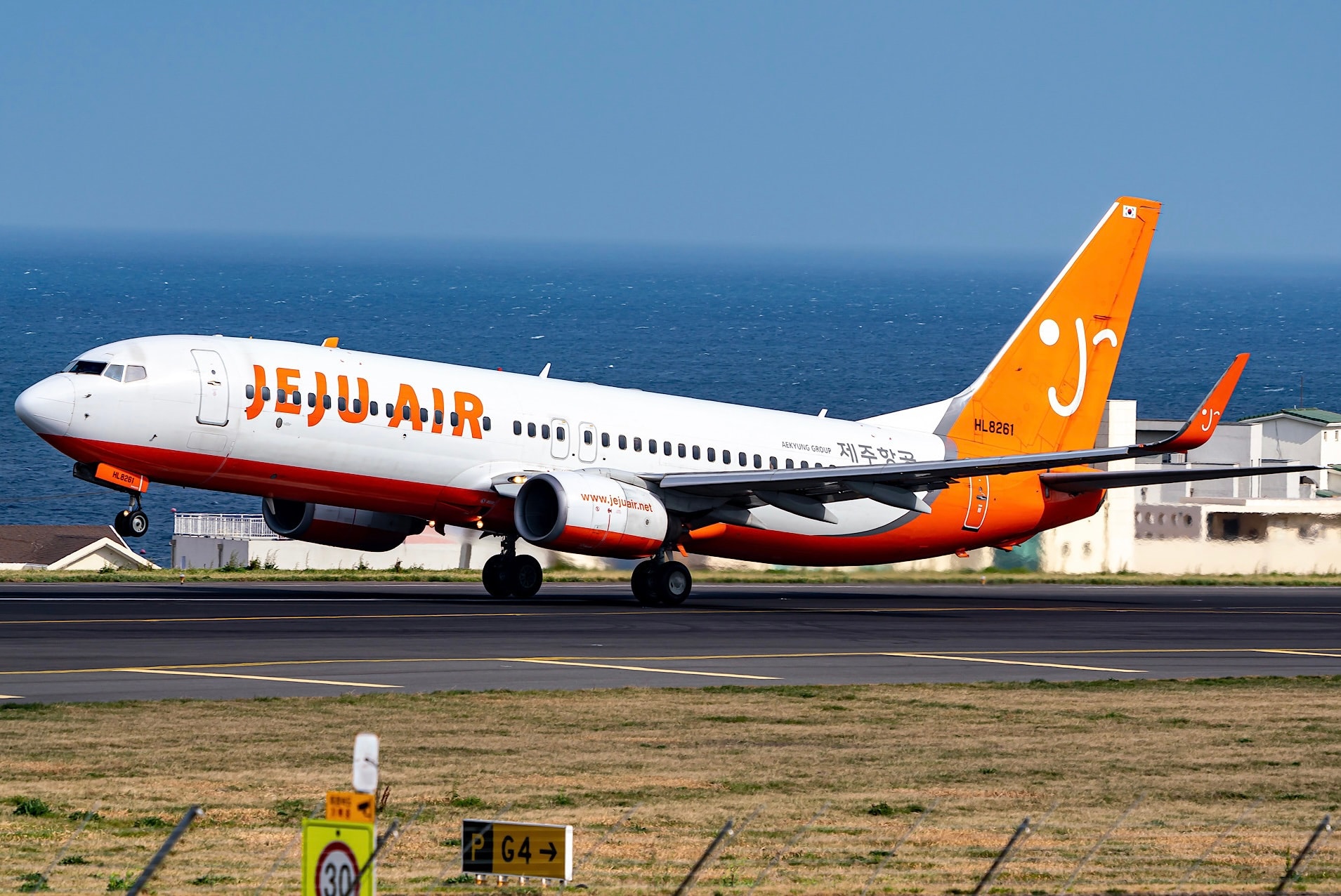 hl8261-jeju-air-boeing-737-8bk-wl_PlanespottersNet_1406212_18e5288928_o 2