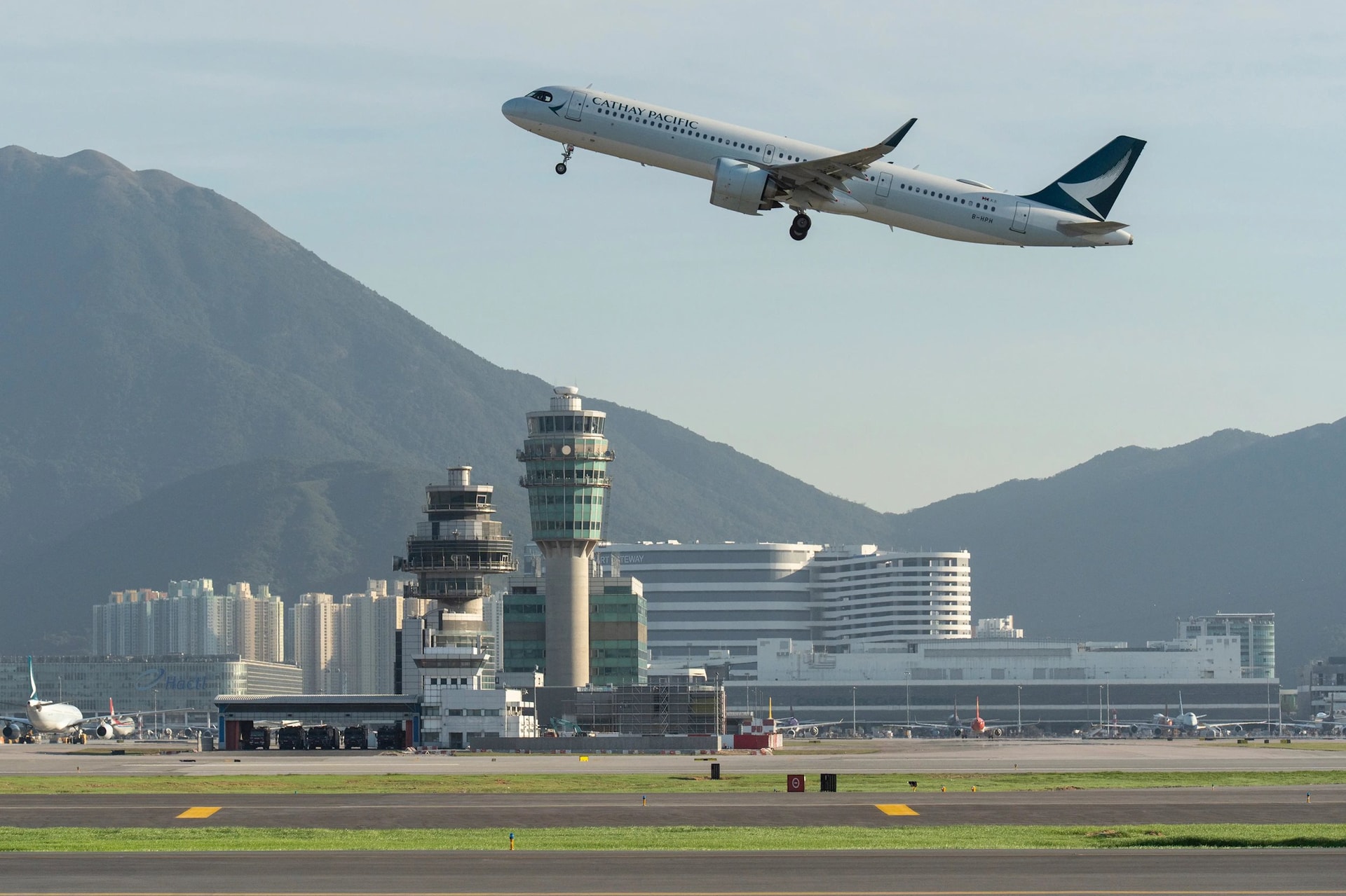 aircraft-operated-cathay-pacific-takes-94435533.jpg