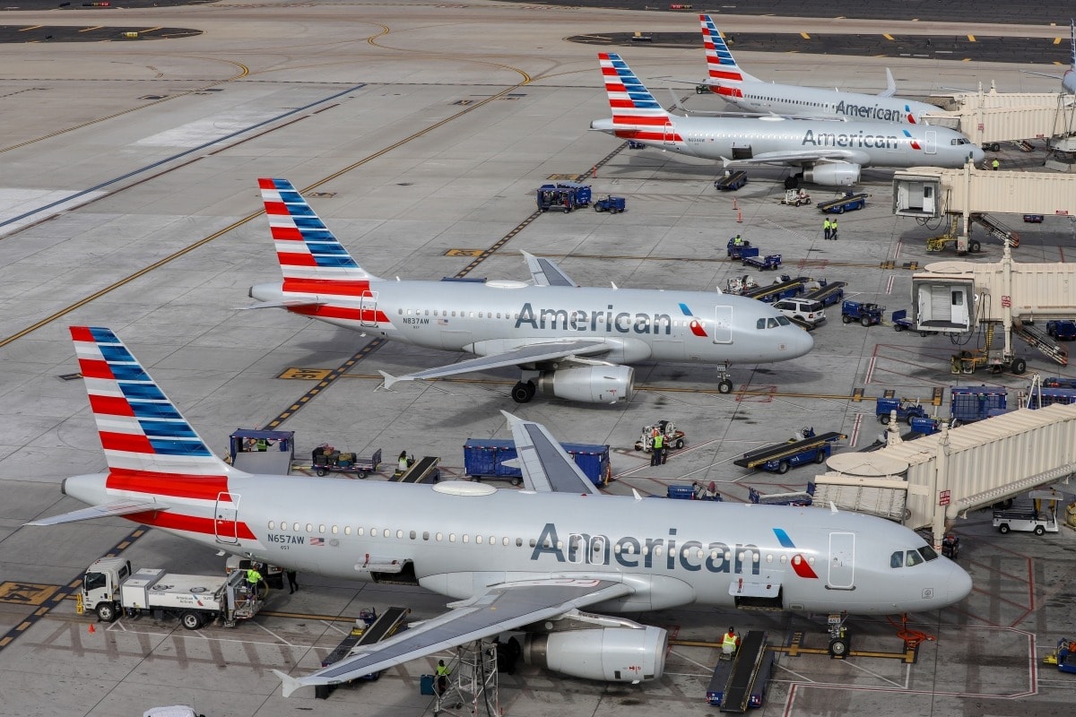american_airlines_aircraft_at_ph.jpg