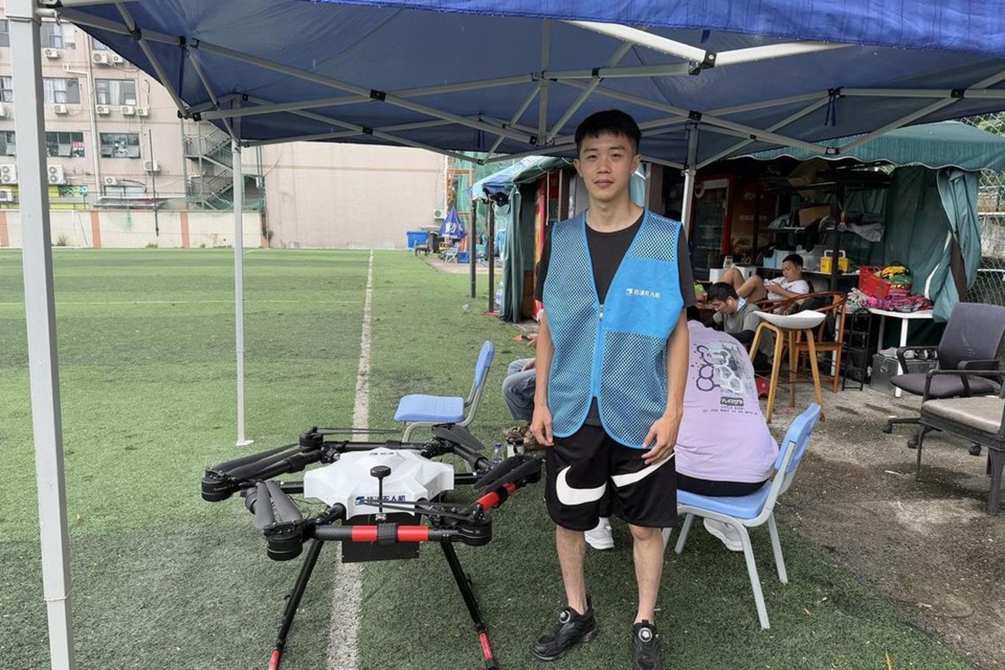 Anh Xu Hui, 28 tuổi, người từng bán quần áo trực tuyến, đã quyết định chuyển sang lĩnh vực máy bay không người lái sau khi biết rằng lĩnh vực này đang thiếu hụt lao động lành nghề. ST PHOTO: JOYCE ZK LIM