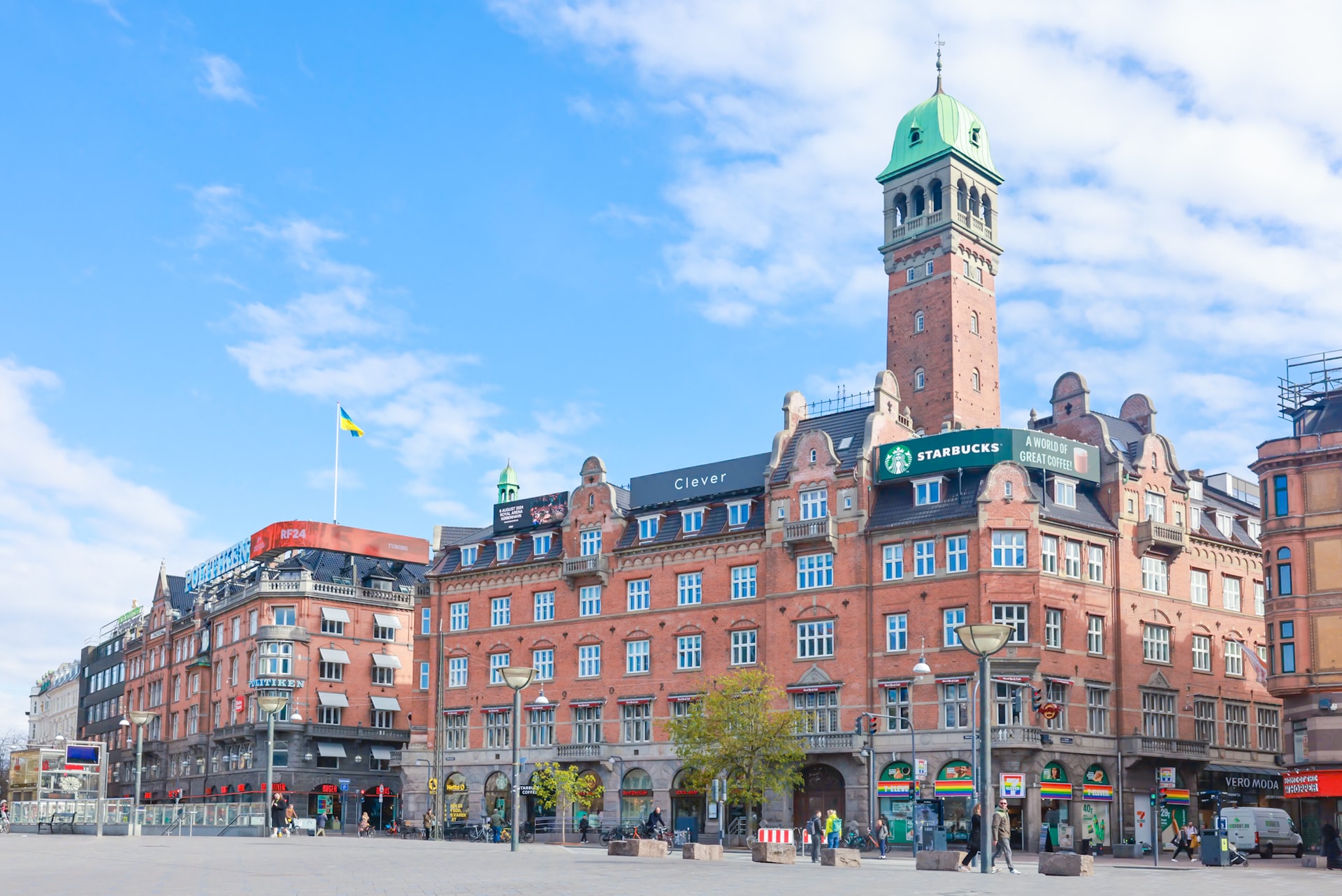 Quảng trường trung tâm và khu phố đi bộ Strøget - trái tim sôi động của Copenhagen với những công trình kiến trúc cổ điển và không gian mua sắm hiện đại (Ảnh_ Hải An)