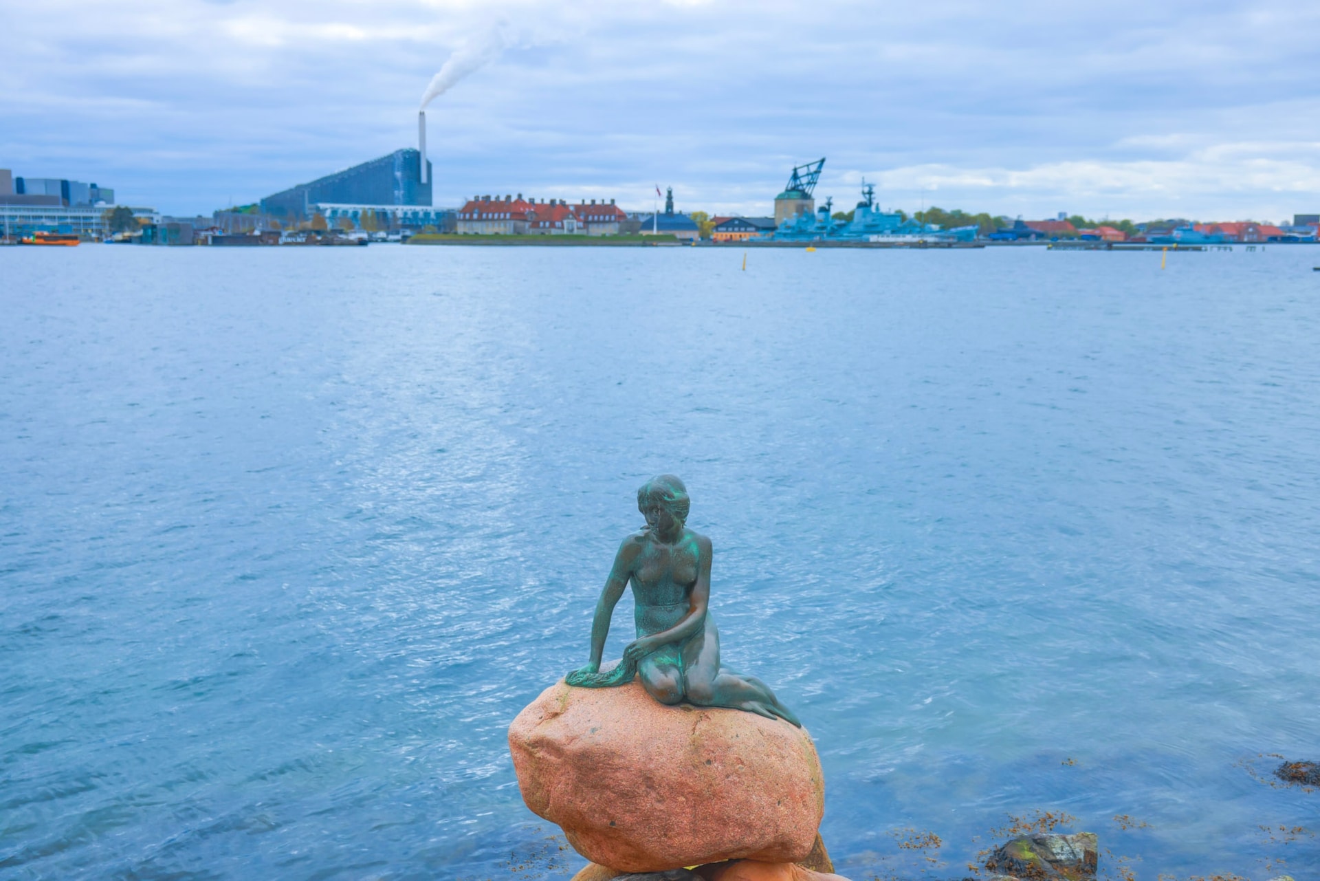 Tượng nàng tiên cá - biểu tượng nổi tiếng nhất của Copenhagen, điểm đến không thể bỏ qua với du khách khi đặt chân tới Đan Mạch (Ảnh_ Hải An) (1)
