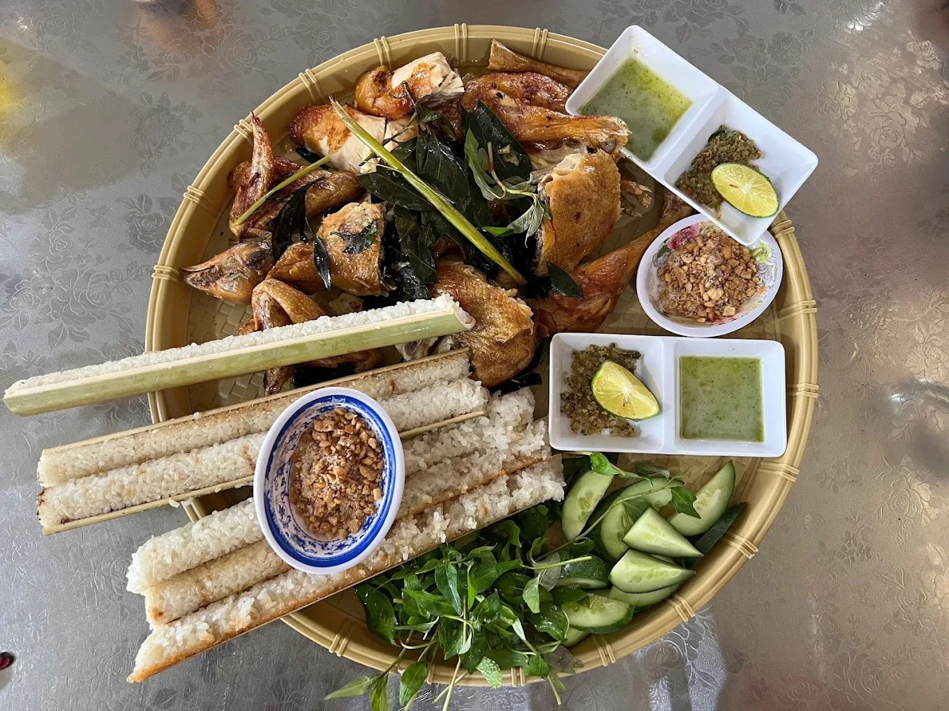 gà nướng cơm lam