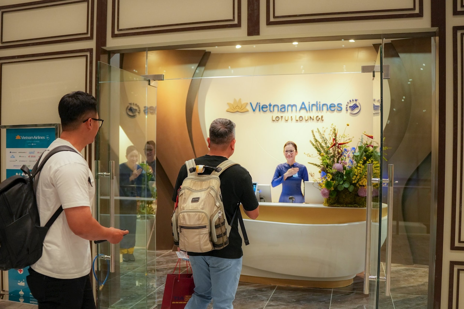 Hành khách đến với LOUNGE LOTUS tại nhà ga T3, Tân Sơn Nhất