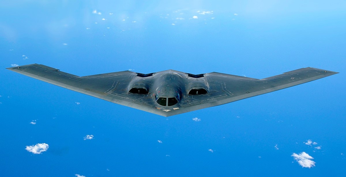Tiêm kích ném bom tàng hình B-2 Spirit.