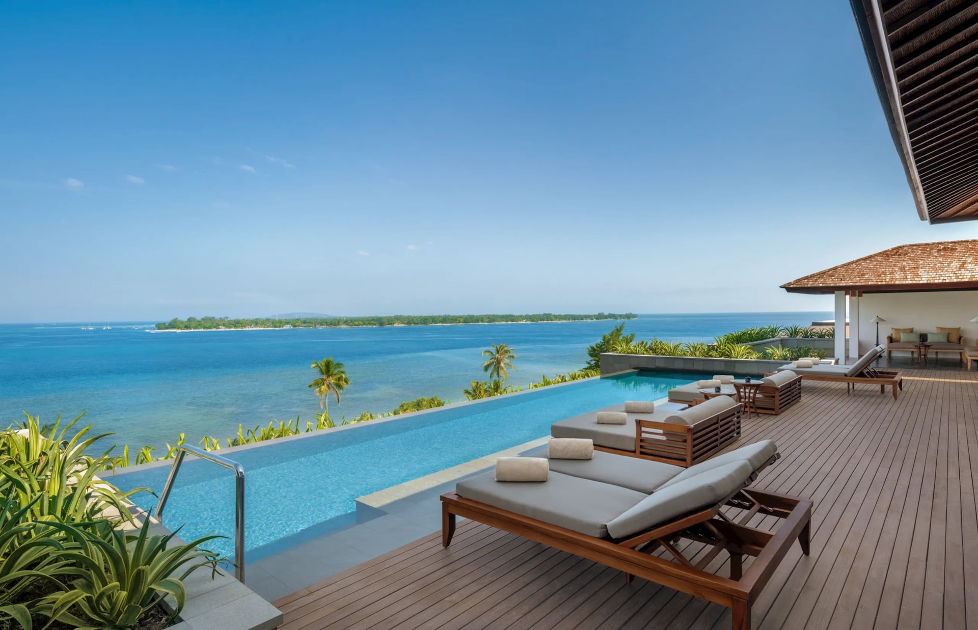 lux_loplc_presidential_suite_pool.jpg