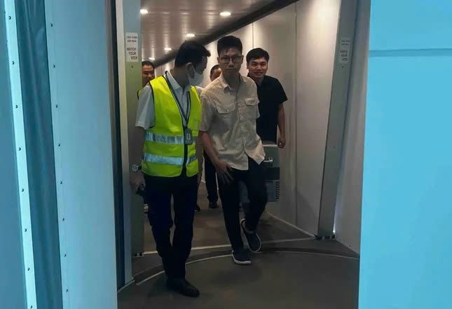 Chuyến bay VN1366 cất cánh từ TP.HCM đến Huế đã mang theo một món quà vô giá, trái tim hiến tặng từ Bệnh viện Nhân dân Gia Định. Ảnh: VNA