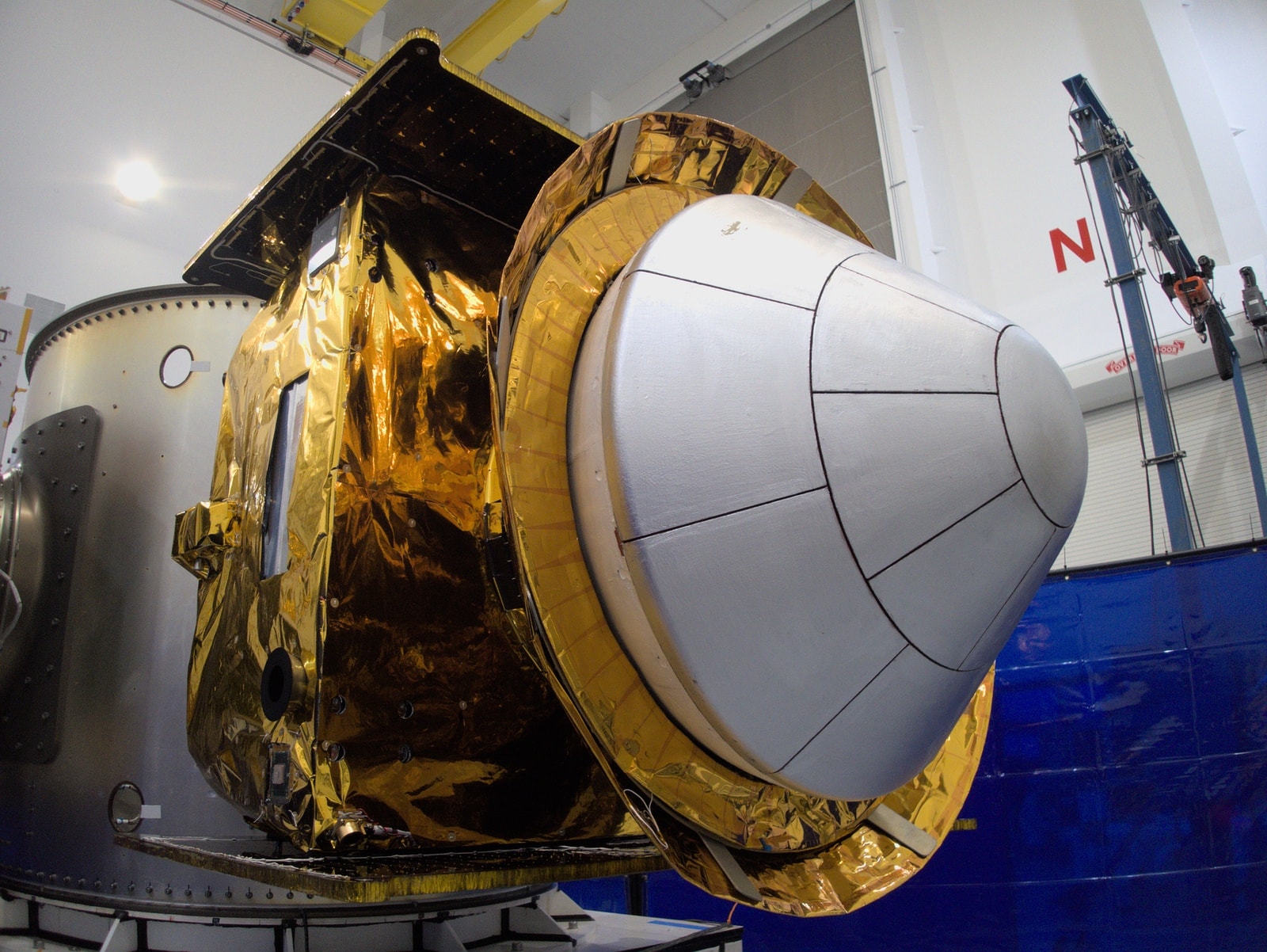 Varda gets reentry license for space manufacturing capsule - SpaceNews