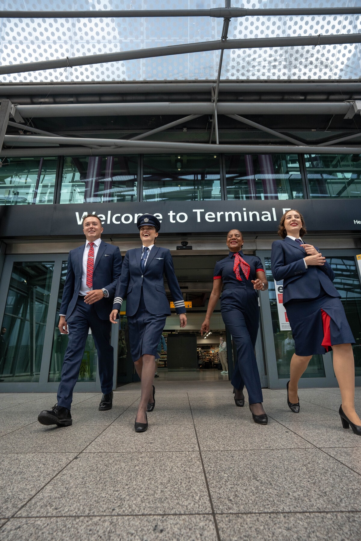 pilots-cabin-crew-walking-outside-departures-terminal-5-heathrow-7-7e39c_thumb.jpg
