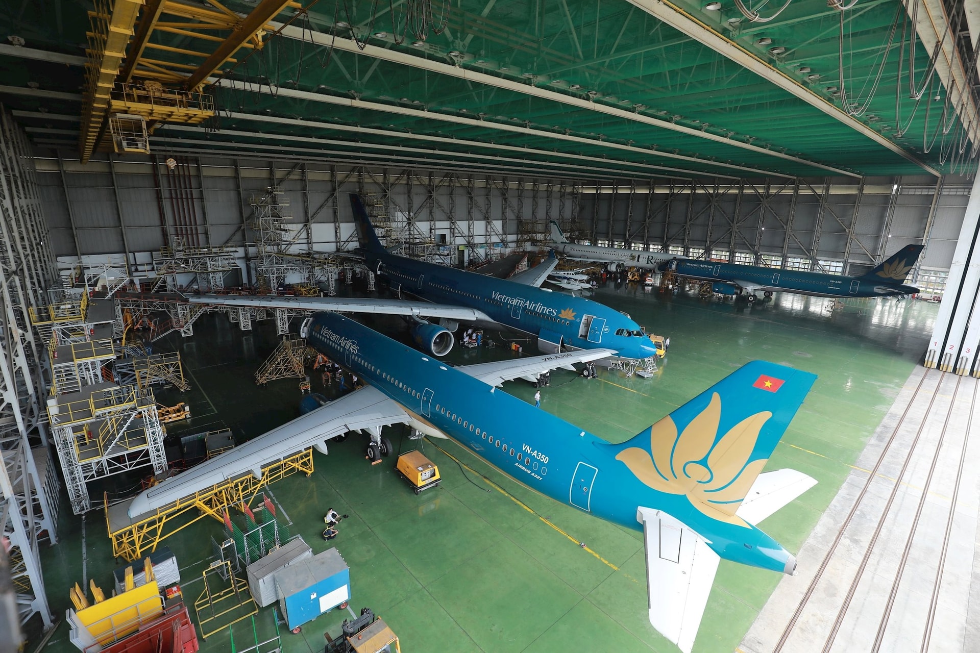 hangar 2