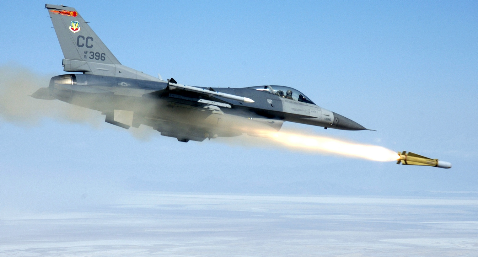 may bay F-16 