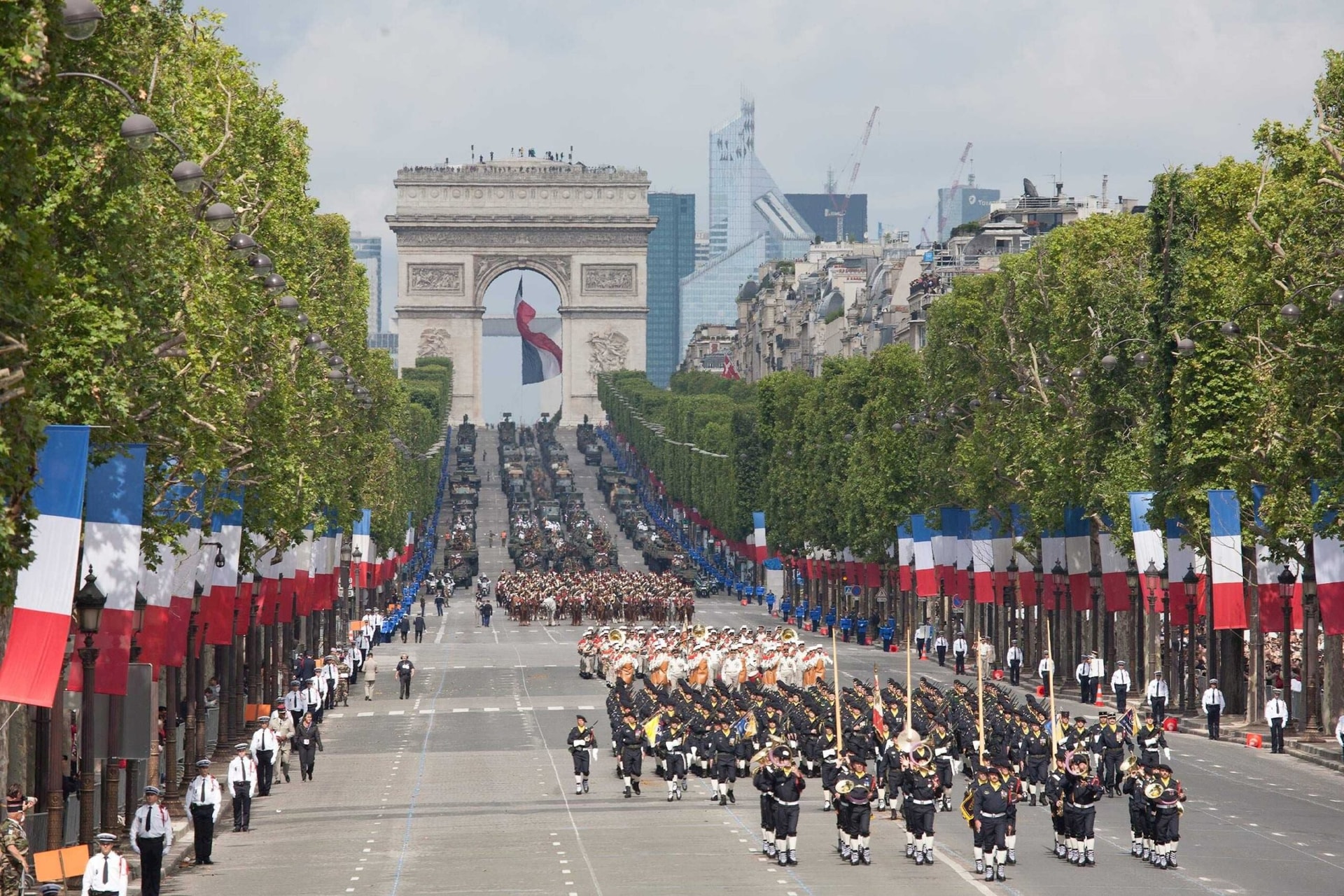 5-french-foreign-legion-march-in-a-parade-on-bastille-day-shutterstock_634081619-web-scaled.jpg