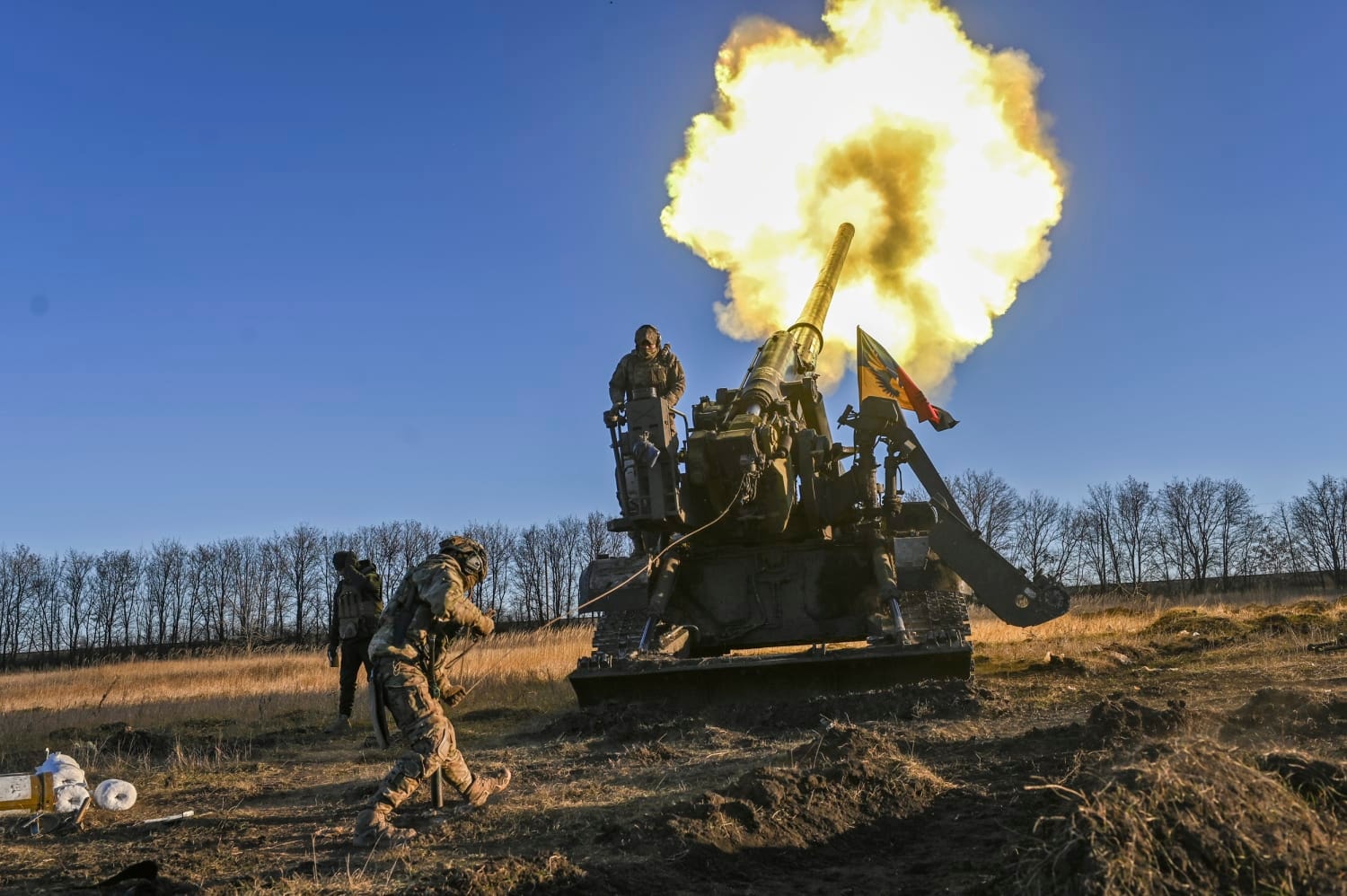221213-ukarine-artillery-mn-1350-49eaf2.jpg