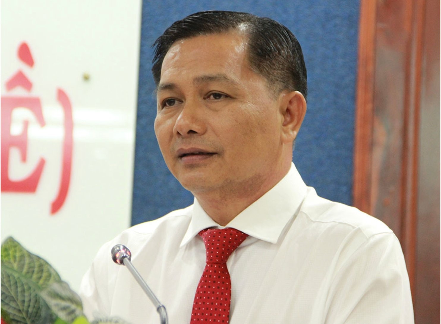 Mr Lau