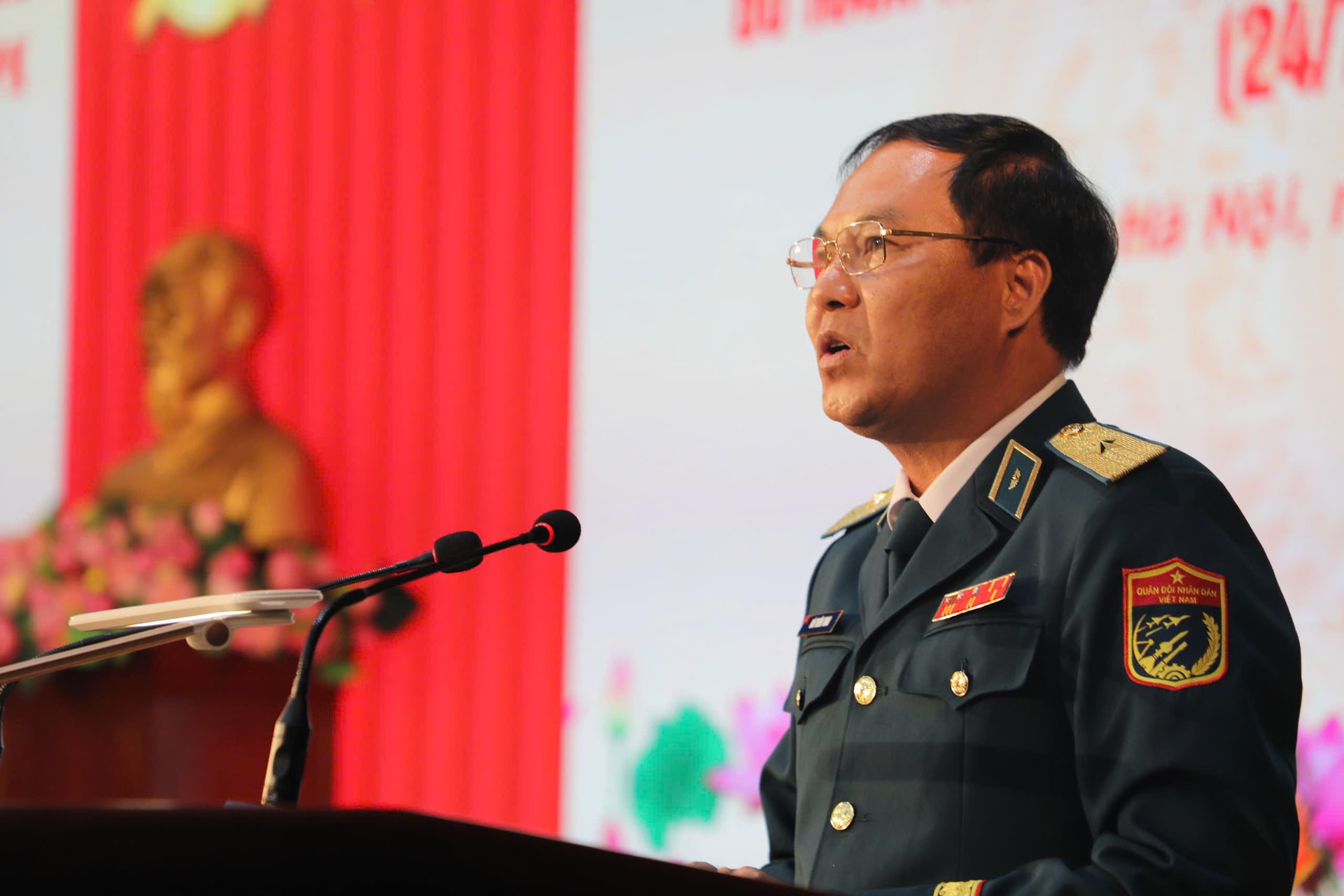 thieu-tuong-bui-thien-thau.jpg
