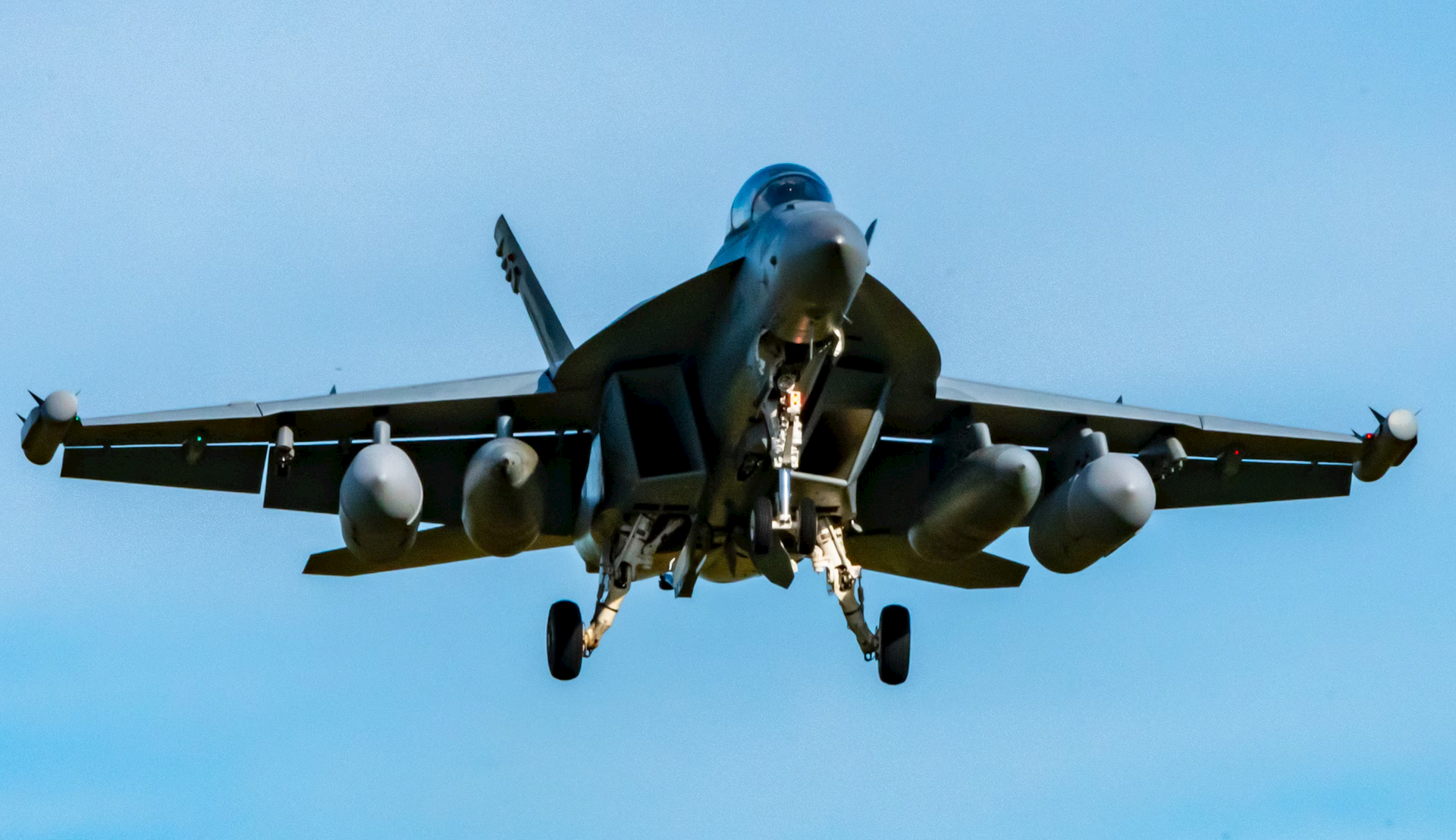 may bay EA-18G Growler
