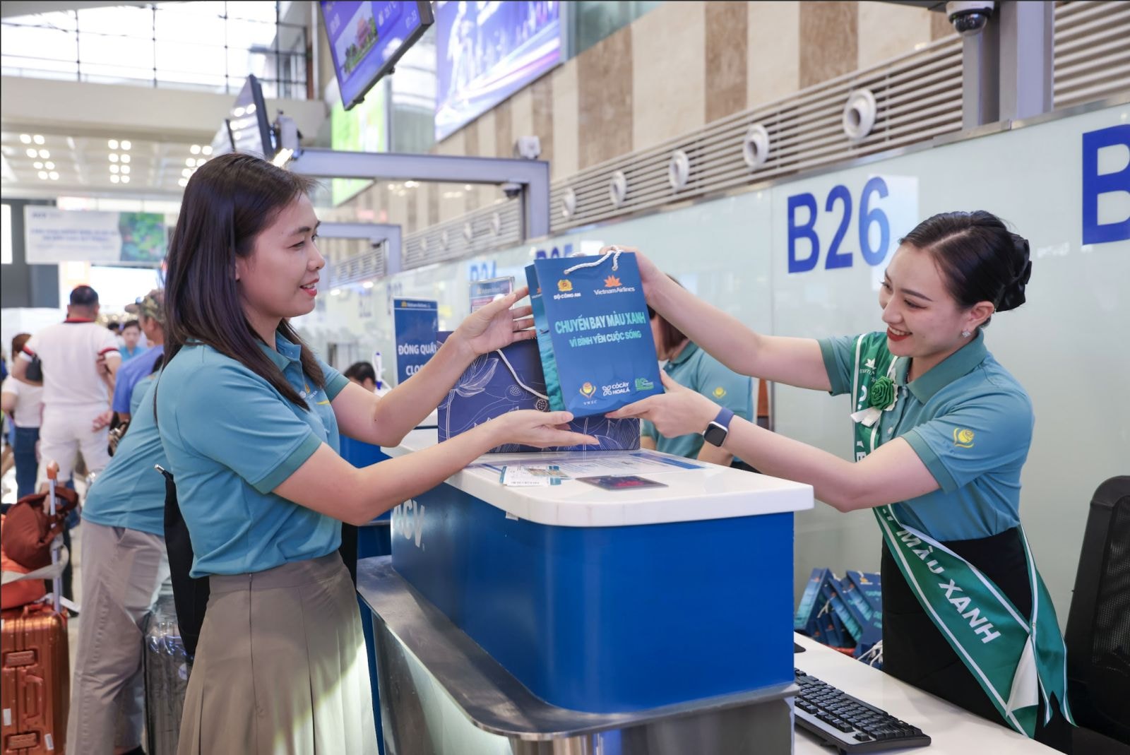 2. Chuyến bay đặc biệt _tô xanh_ bầu trời của Vietnam Airlines.JPG