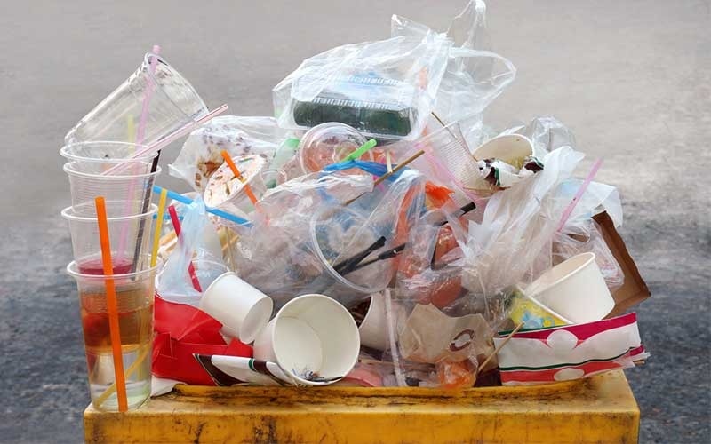 detail-trash-can-filled-with-plastic_shutterstock.jpg