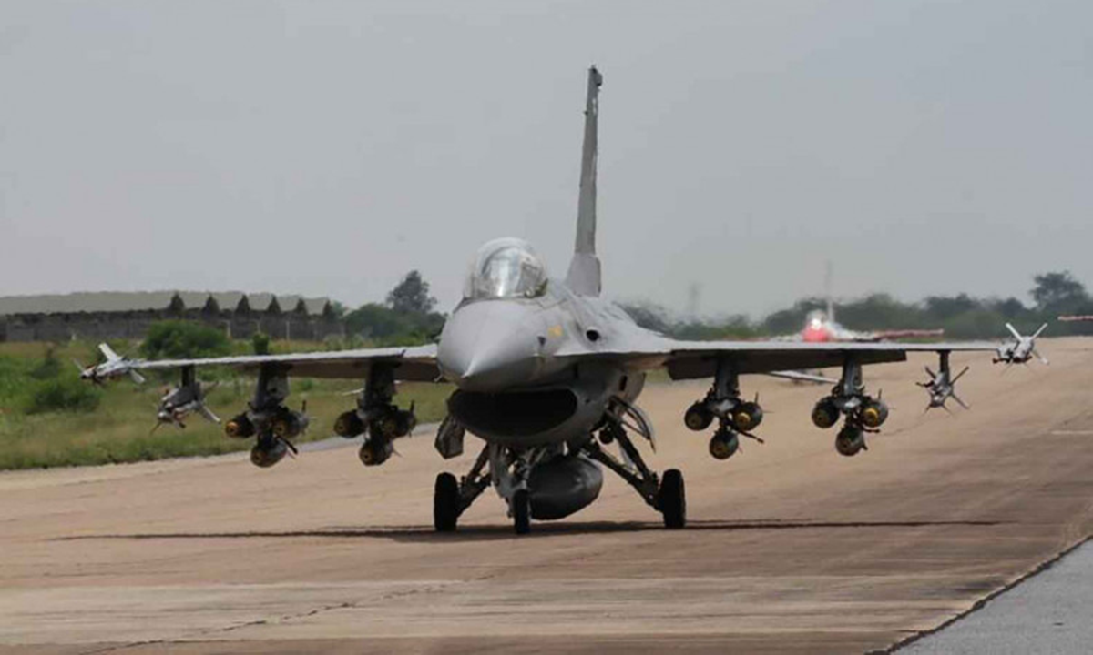 Máy bay F16 