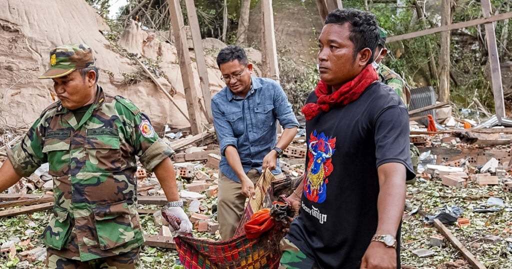 tens-of-thousands-flee-as-thailand-cambodia-border-fighting-deadly-conflict-1024x538.jpg