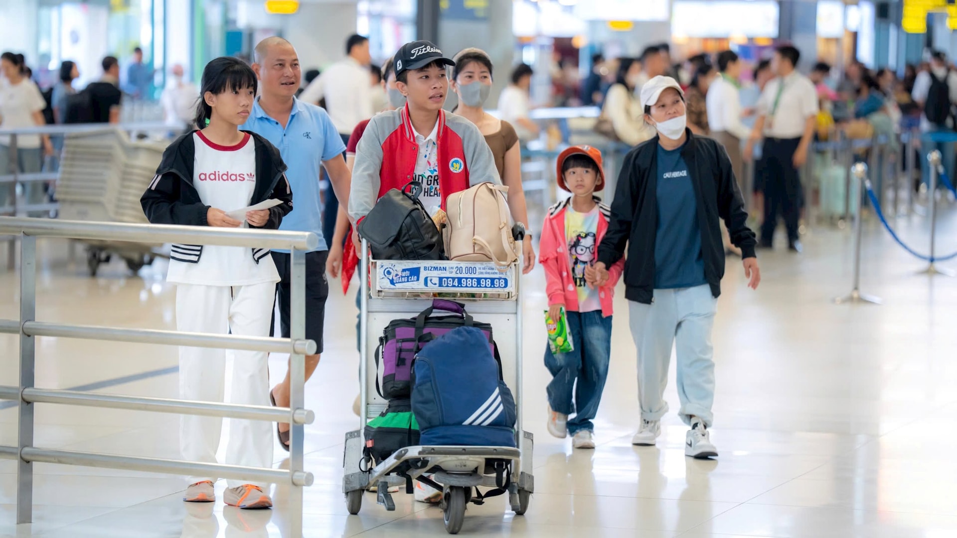 Hành khách qua Cảng HKQT Nội Bài trong 06 tháng đầu năm tăng cao (3)