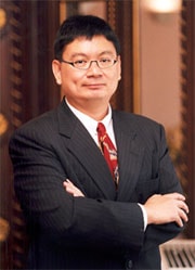 dr-pongsak_portrait_02.jpg