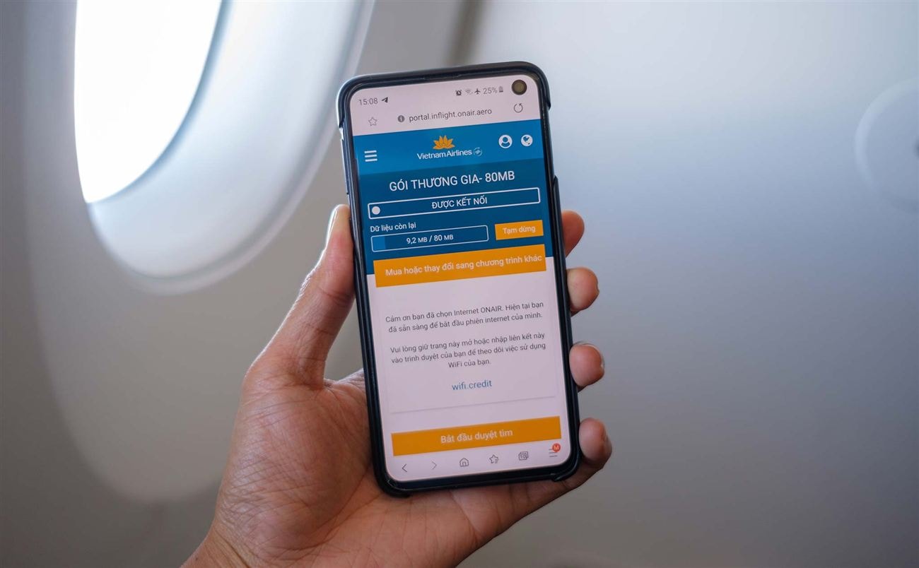 Kết nói internet trên tàu bay của Vietnam Airlines.