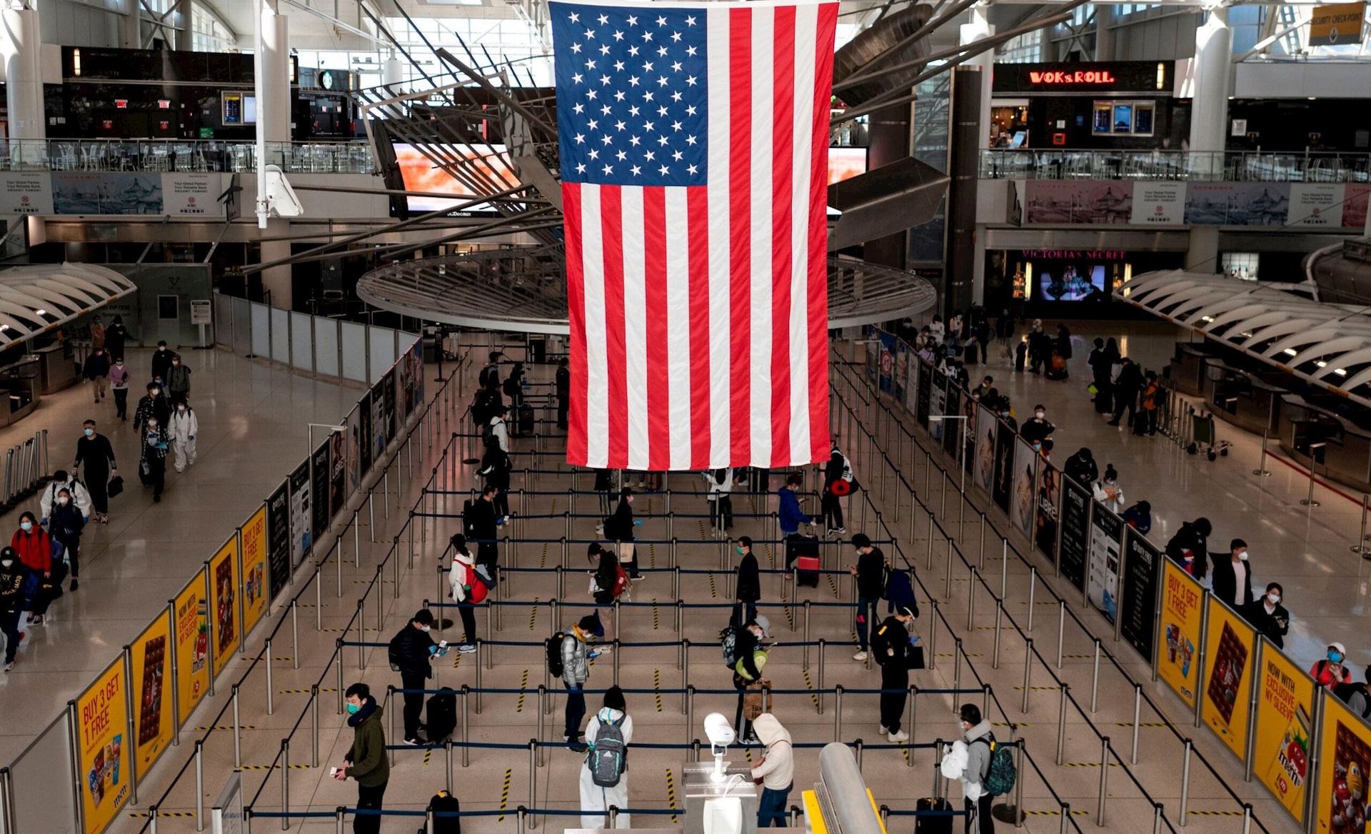 us-flag-airport-scaled.jpg