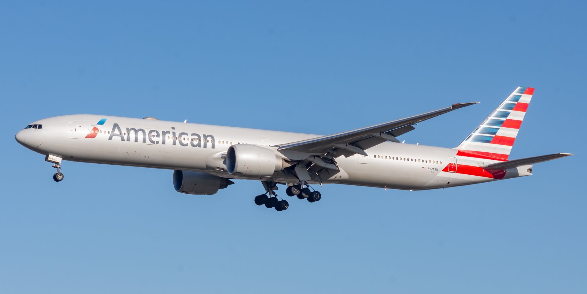 american_airlines_boeing_777-300er_-2-1_crop-.jpg