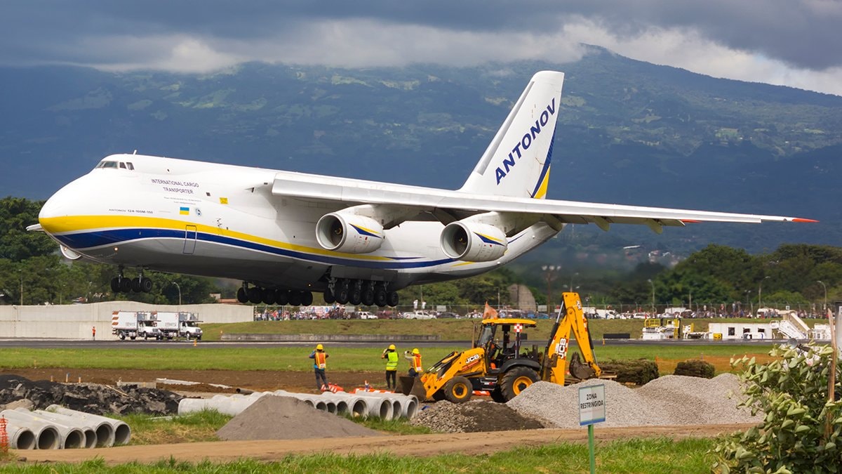 The Antonov An-124: The Ultimate Guide to the World's Heavy-Lift Aircraft -