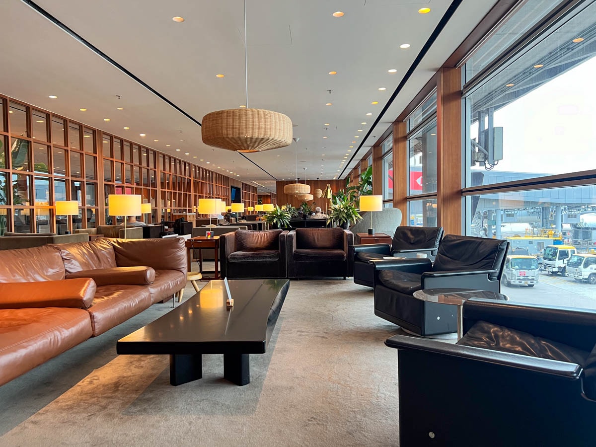 Review: Cathay Pacific's The Pier Business Class lounge, Hong Kong