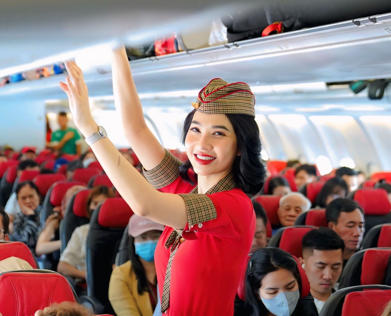 tiep-vien-hang-khong-vietjet-17554508550181781119698.jpg