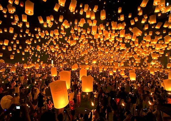 Hình ảnh bầu trời ngập ánh đèn trời đã trôi vào dĩ vãng ở Việt Nam.