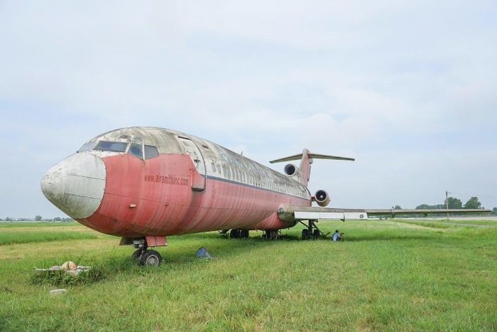 Tàu bay Boeing B727-200 bị bỏ rơi tại Cảng hàng không quốc tế Nội Bài từ năm 2007 đến nay.