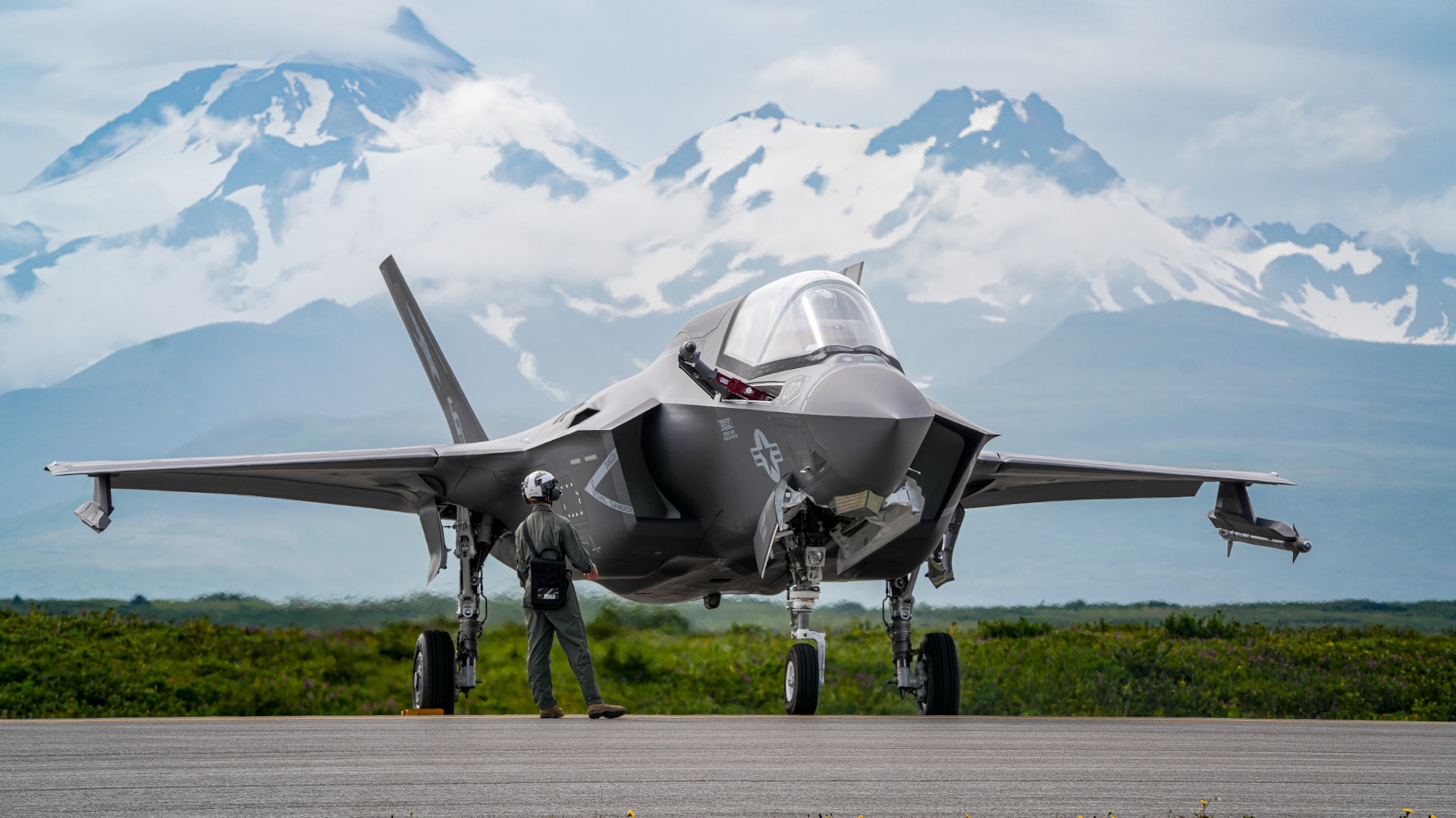 Ten U.S. F-35 fighter jets are being deployed to Puerto Rico for counter-narcotics missions, adding to a growing U.S. military buildup in the Caribbean that has already triggered confrontations with Venezuela. The jets are expected to arrive next week as part of President Donald Trump’s campaign pledge to target drug cartels blamed for shipping fentanyl and other narcotics into the U.S.
