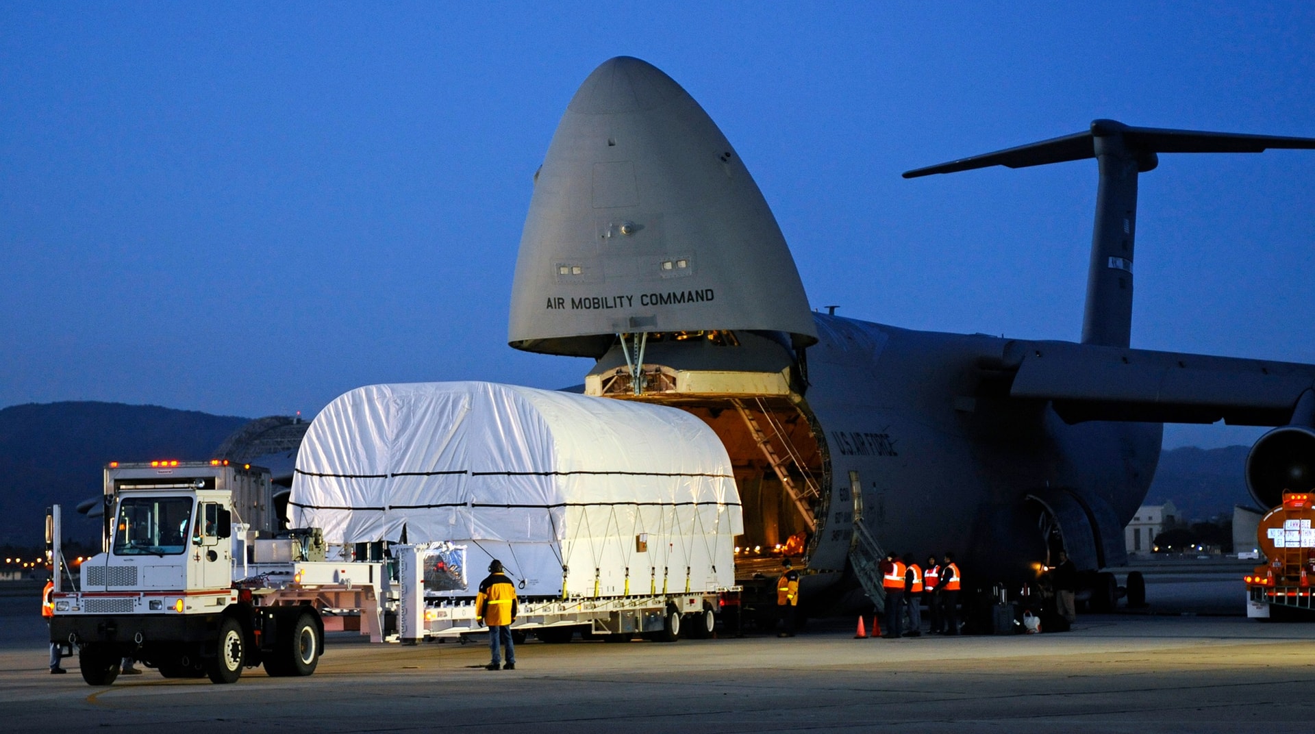 lockheed-c-5b-galaxy-03.jpg