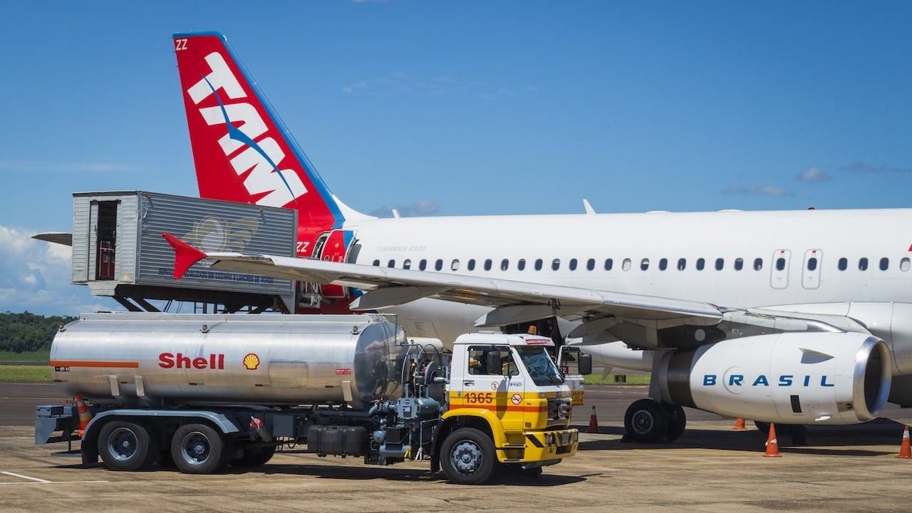 what-fuel-do-aeroplanes-use.jpg