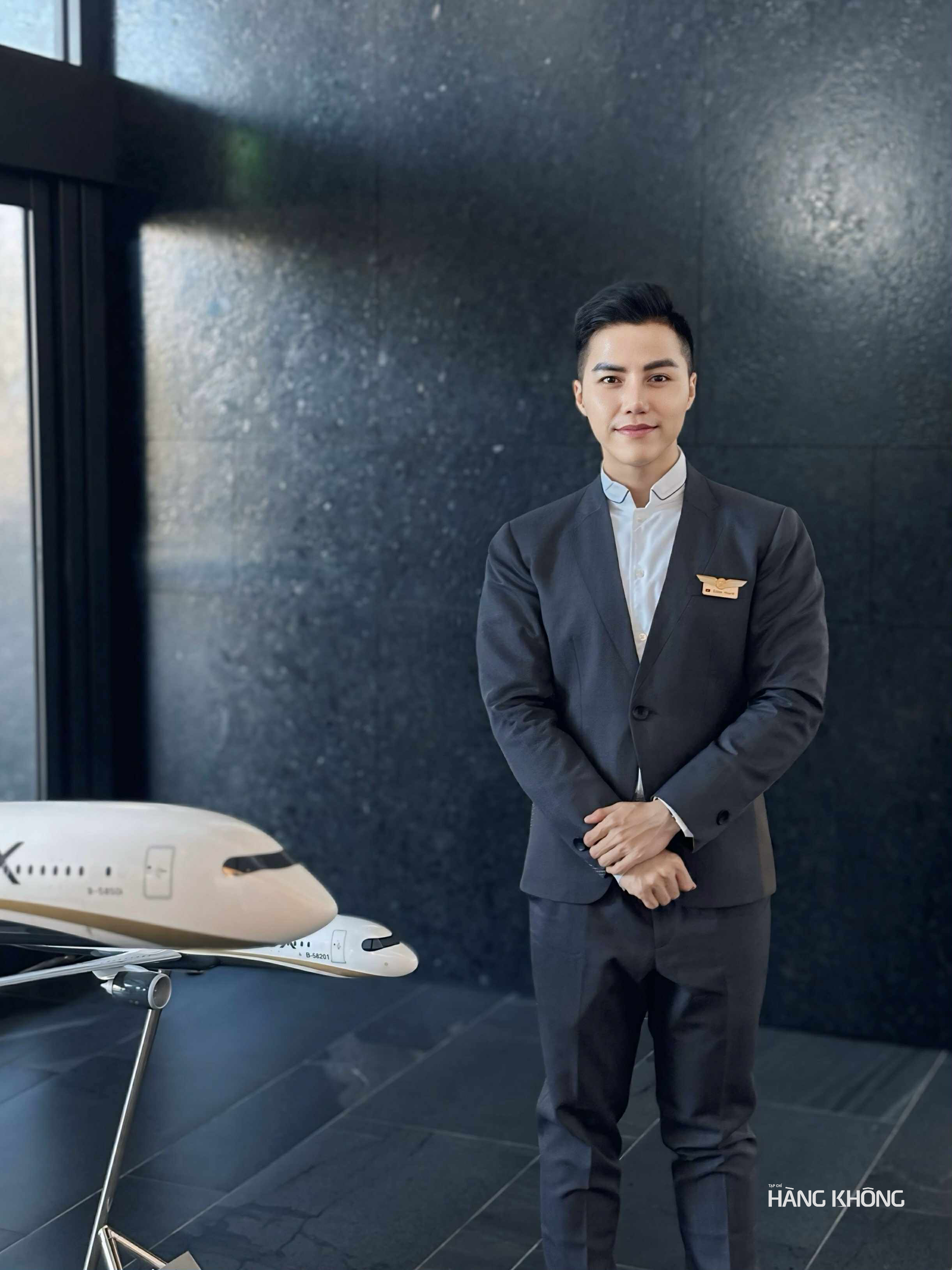 Anh Huỳnh Phước Nguyên trong bộ đồng phục của hãng Starlux. Ảnh: NVCC