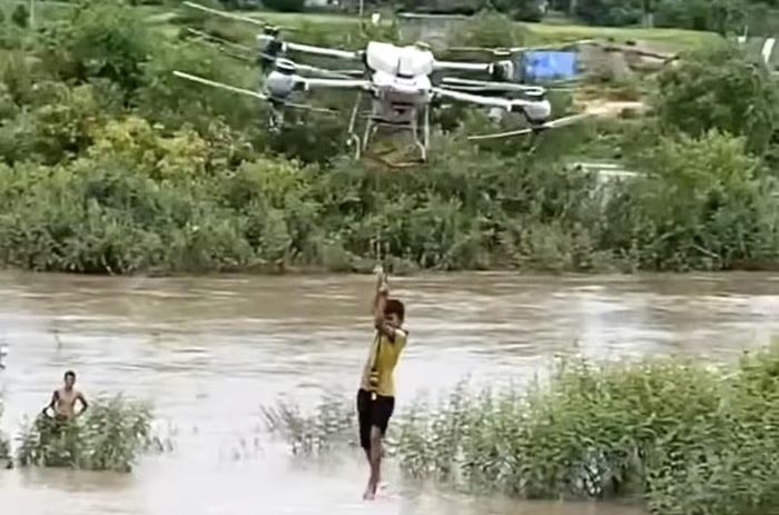 UAV cuu nguoi