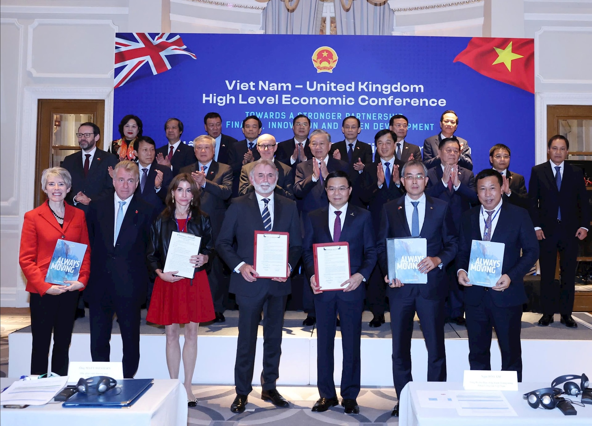 Vietnam Airlines đã ký kết hai bản ghi nhớ hợp tác quan trọng dưới sự chứng kiến của Tổng Bí thư Tô Lâm cùng đoàn đại biểu cấp cao Việt Nam trong chuyến thăm chính thức Vương quốc Anh.