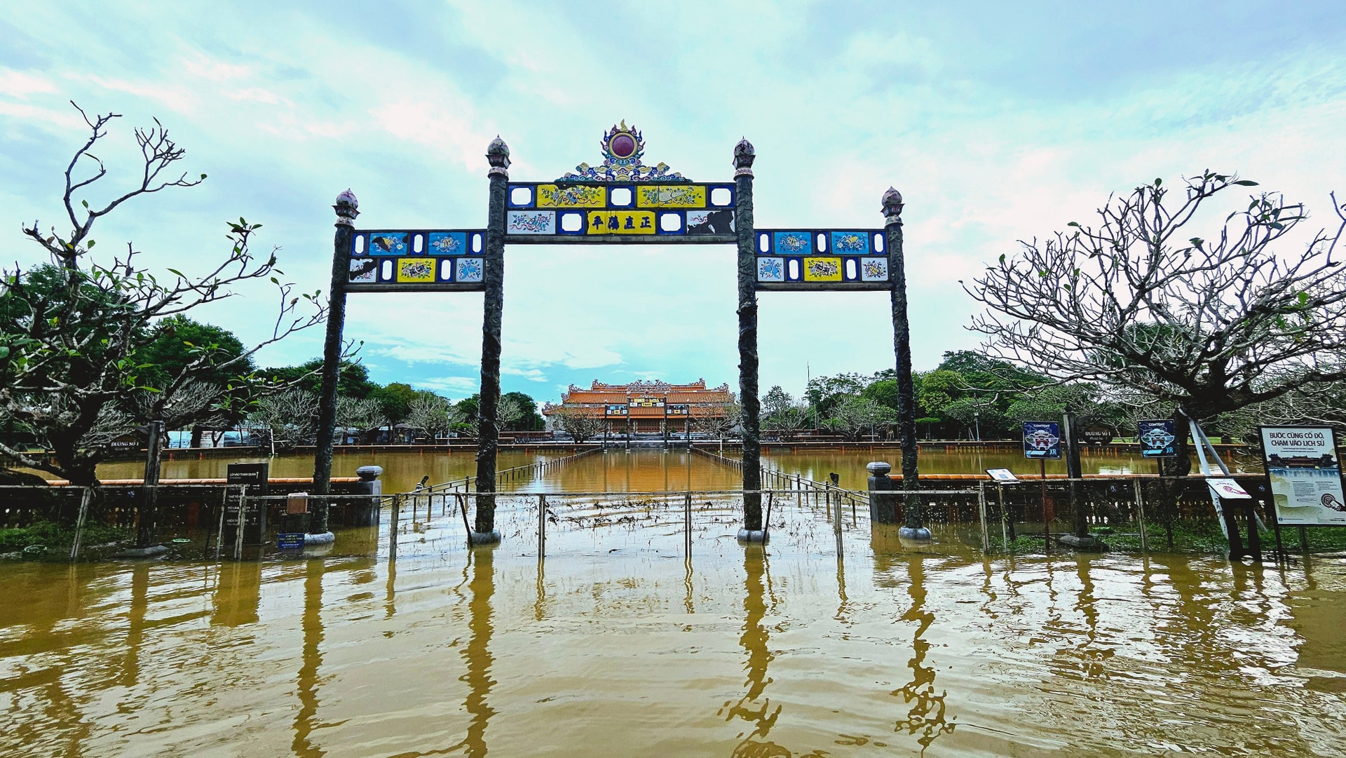 Các điểm di tích Huế tạm dừng đón khách do mưa lũ tiếp diễn khốc liệt | Báo điện tử Tiền Phong