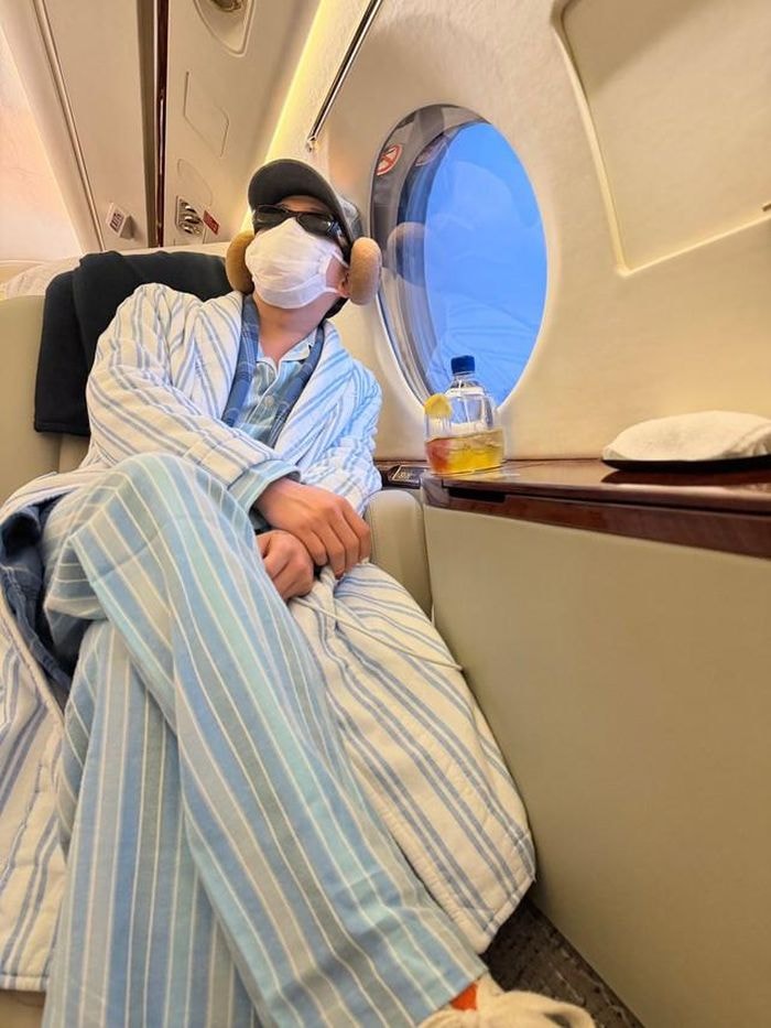 Hình ảnh bên trong chuyên cơ 55 triệu đô được G-Dragon chia sẻ.