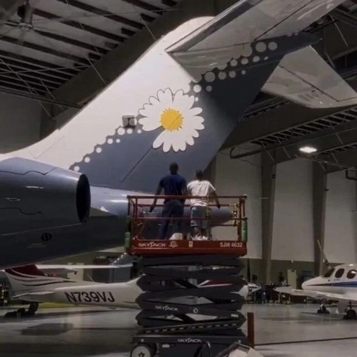 Chuyên cơ 55 triệu đô có logo của G-Dragon.