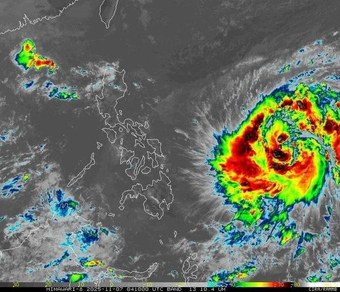  Ảnh vệ tinh cho thấy hình ảnh bão nhiệt đới mạnh Fung-Wong lúc giữa trưa ngày 7-11. Ảnh: RAMMB 
